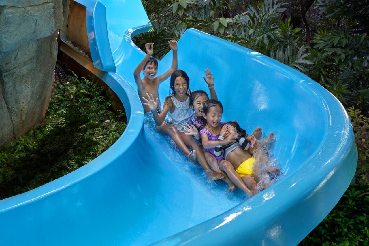 Artyzen Grand Lapa Macau Hotel Eksteriør billede Children on a water slide