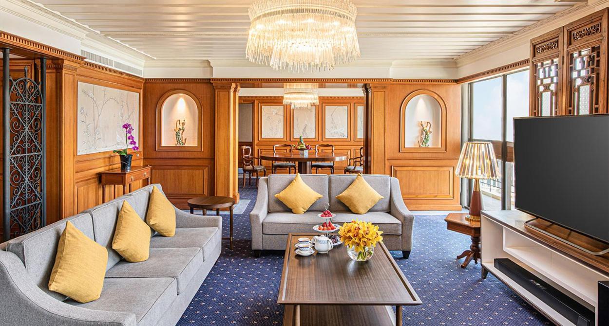 Artyzen Grand Lapa Macau Hotel Eksteriør billede The interior of a suite on board Queen Mary 2