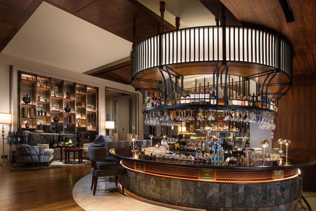 Artyzen Grand Lapa Macau Hotel Eksteriør billede The bar at the hotel
